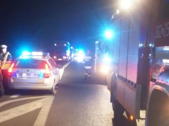 Z ciężarówki wylał się miód, droga krajowa nr 17 całkowicie zablokowana. Trwa sprzątanie nawierzchni
