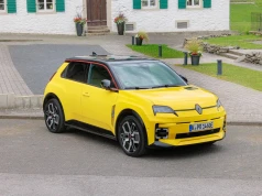Nowy Renault 5 zdobył aż trzy nagrody. Nowy Samochód Roku 2026, Najlepszy Samochód do Miasta, Najprzyjemniejszy w Prowadzeniu!