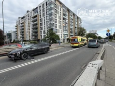 Wypadek na Mokotowie. Dwie osoby ranne po zderzeniu Lexusa i Kii