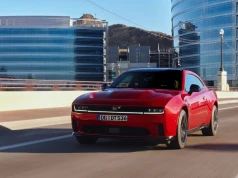 Nowy Dodge Charger już do zamówienia w Europie. EV i benzyna w jednej gamie