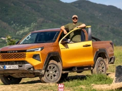 Są jak anioł i diabeł. Jeździłem przeciwnościami z gamy nowej Toyoty Hilux