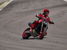 Ducati rozszerza gamę Hypermotard. Debiutuje nowy 698 Mono Nera