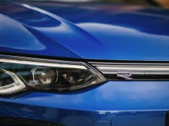 Volkswagen zadaje cios Chinom i obniża cenę kultowego modelu. Na pokładzie automat i super silnik