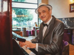 W Kryształowej znów zabrzmi muzyka. Wracają wieczorki senioralne z pianistą, który pamięta złote czasy lokalu