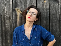Rzuciła pracę w reklamie, by zamieszkać w starym dworku i fotografować furtki. Anna Kargol: "Fajny ten mój nowy openspace…"