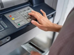 Wielka bankowa fuzja na polskim rynku. Oto szczegóły zamknięcia transakcji. Co z klientami?