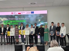 ZIĘBICE. Uczniowie z sukcesem na ogólnopolskim konkursie. Przywieźli nagrody za innowacyjne projekty przyszłości