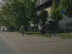 Rowerzysta, który popchnął i przewrócił seniorkę, usłyszał zarzuty. Grozi mu do 3 lat pozbawienia wolności