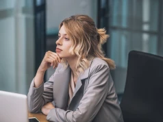 Martwisz się na zapas i zawsze zakładasz najgorsze? Psycholog wskazuje 4 słowa, które zmieniają perspektywę