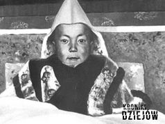 Miał zaledwie dwa lata i został odizolowany od świata. Mnisi uznali go za wcielenie Dalajlamy