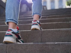 Masywne trampki idą w odstawkę. Tego lata królują inne buty