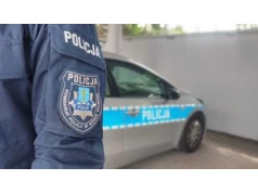 Koń zamknięty w bagażniku auta. Policja na miejscu