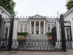 Politycy związani z Braunem na przyjęciu w ambasadzie Rosji