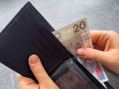 15 zł więcej za jedzenie z dostawą. Nowe przepisy mogą uderzyć po kieszeni