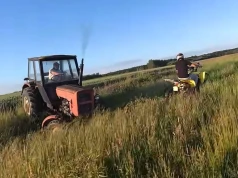 Rozjeżdżali jego pole quadami. Rolnik szarżował na nich Ursusem, a później pogonił grabiami