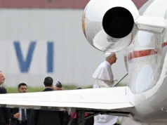 Incydent podczas podróży papieża. Leon XIV niespodziewanie opuścił pokład