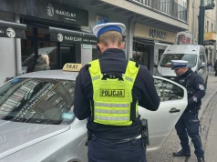 Akcja TAXI w Krakowie. 440 kontroli, 124 mandaty i zatrzymane osoby poszukiwane