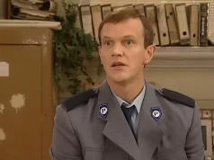 Rozśmiesza Polaków do łez od ponad 30 lat. Top filmów i seriali z Pazurą. Widziałeś je wszystkie