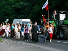 Pielgrzymka to nie tylko wpisowe. Jedna opłata zaskakuje