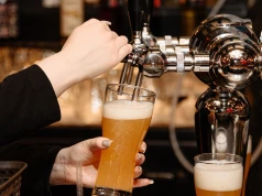 Kultowy warszawski pub w centrum afery. Byli pracownicy mówią, co działo się za barem