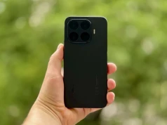 Smartfon do zdjęć od trzech koła w górę. Z hulajnogą albo robotem