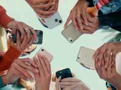 Polacy coraz rzadziej odwiedzają banki. Królują aplikacje mobilne