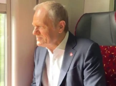 Tusk lansował się w pociągu. "Wozisz się na naszych sukcesach, Donaldzie"