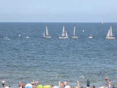 Słońce, plaża i niemal arktyczna kąpiel. Zimna woda w Bałtyku to nie wina pogody