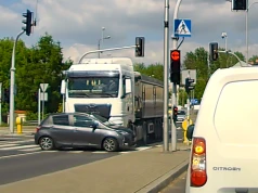 "Martwy punkt" w lusterku ciężarówki i zmiana pasa zakończona kolizją