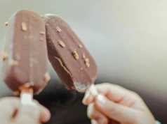 Lody do 100 kcal z Biedronki. Dietetyczka wskazuje, które można jeść na diecie