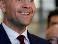 Nawrocki leci do Trumpa ze 120 kilową tablicą z marmuru