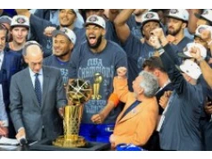 Reprezentant Polski mistrzem NBA! Czekali na tytuł 53 lata