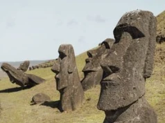 Ta statua nagle się pojawiła. Jeden szczegół nie pasuje