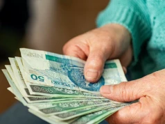 Dodatkowe pieniądze dla seniorów jesienią. Nie każdy otrzyma czternastkę