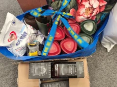 Kradli alkohol, chemię i tekstylia z dyskontów. Trzech mężczyzn zatrzymanych po próbie ucieczki