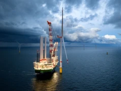 Vestas montuje pierwszą turbinę na morskiej farmie wiatrowej Nordseecluster w Niemczech