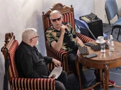 Między Nie wierzę politykom a Jeszcze będzie przepięknie