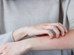 Sweter jak papier ścierny? Skóra wrażliwa nie wybacza takich wyborów