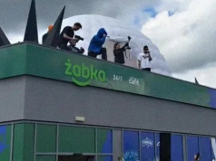 Oki zagrał koncert na dachu Żabki