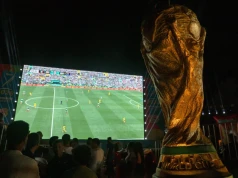 Młodzi wykształceni i z wielkich ośrodków o mundialu i ekonomii