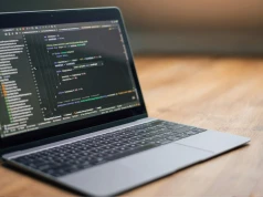Jak wybrać software house do budowy SaaS? Przewodnik i ranking firm 2026