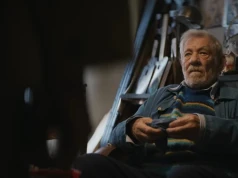 Sir Ian McKellen zachwyca w "The Christophers". Sztuka i oszustwo splatają się na ekranie