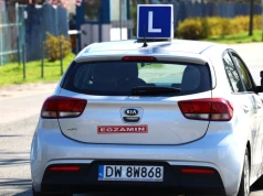 Jaki wiek na prawo jazdy? Nie zawsze trzeba czekać do osiemnastki