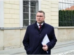 Wypadek z udziałem auta, w którym był Przemysław Czarnek. Jedna osoba trafia do szpitala