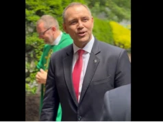 Tuż przed wejściem do kościoła zaczepili Nawrockiego i zapytali o to, co powie Trump…