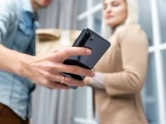 Telefon powystawowy czy odnowiony – czym się różnią?