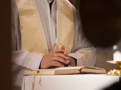 Znany ksiądz dostał pytanie o mszę. Stanowczo pouczył internautkę