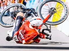 GP Gippingen 2026: Liam Slock ogrywa rywali i przecina linię mety upadając