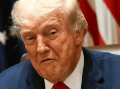 Sekret koloru twarzy Donalda Trumpa rozwiązany. Dlatego jest pomarańczowa
