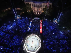 Krótka rozmowa Nawrockiego z Trumpem. Wymiana zdań na gali MMA